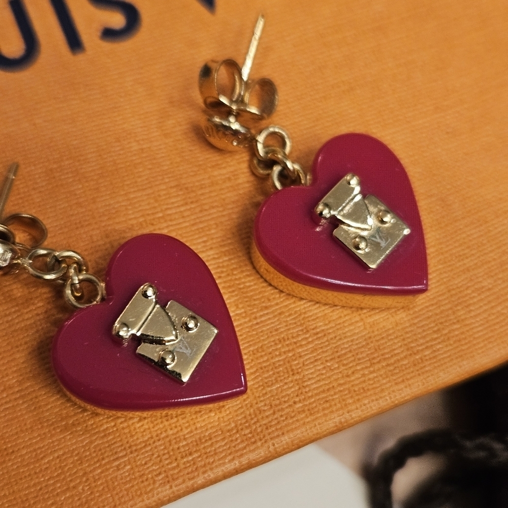 Louis Vuitton Pomme D'Amour Lock Me Heart Drop Earrings - Picture 2 of 16